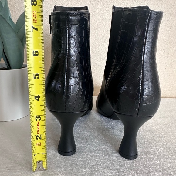 New Clarks Kataleyna Glow Black Leather Pointy Side Zip Ankle Booties Womens 11W - Picture 10 of 14